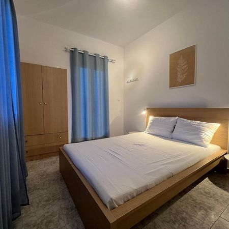 Pebble Apartments Marathias  Bagian luar foto