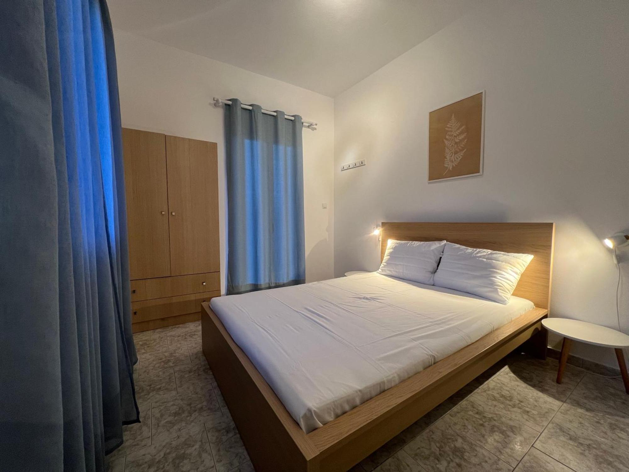 Pebble Apartments Marathias  Bagian luar foto